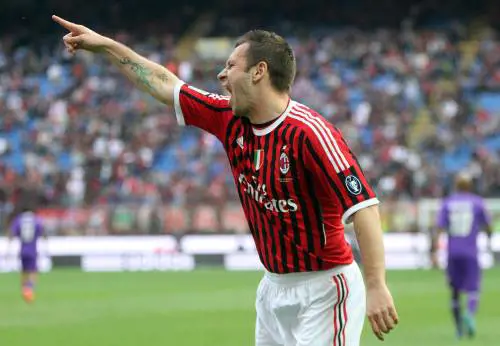 Milan, Cassano non basta: a San Siro vince la Fiorentina E la Juventus torna in testa