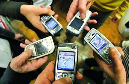 La spesa mobile per Internet batte gli sms