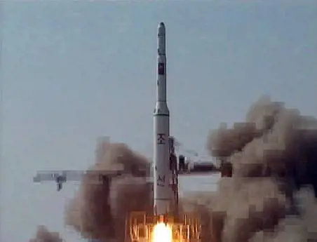 La sfida della Corea del Nord fa un buco nell'acqua. Il missile si schianta in mare