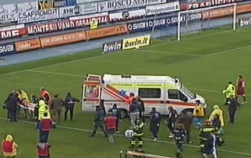Calcio, dramma in campo Un infarto stronca Morosini La Figc ferma i campionati