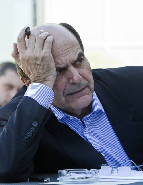 Bersani e la battuta infelice: "Il Pd è come l'usato sicuro" Travolto dalle polemiche...