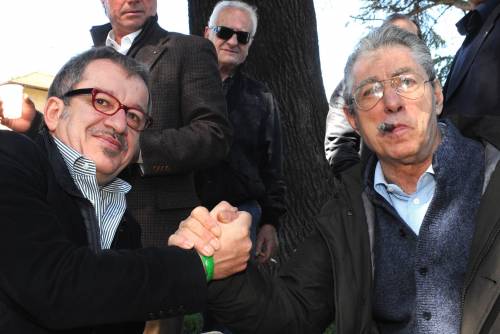 Bossi marca stretto Maroni  per tenere la Lega a destra