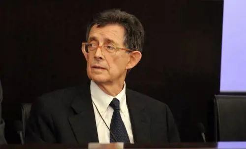 In fumo 727 miliardi l’anno: il dossier Giarda per snellire la pubblica amministrazione