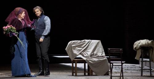 Per la seconda volta il cast dell’opera decimato da malattie e defezioni