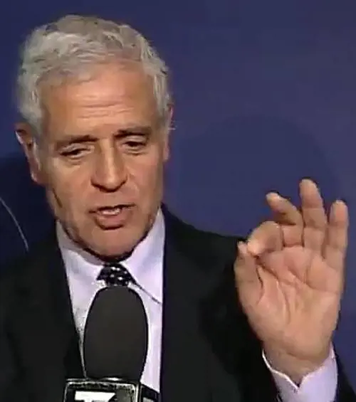 Formigoni reagisce e sfila il microfono: «Affari con Daccò? Non li ho mai fatti»