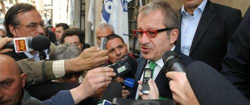 Maroni contro i monnezzai "Solo roba vecchia usata  prima di andare al voto"