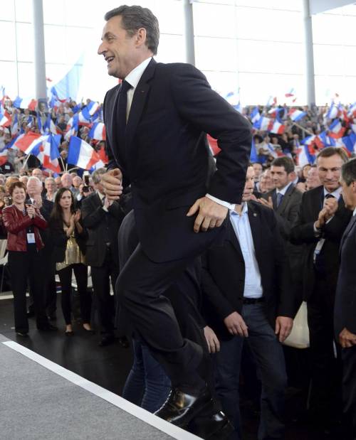 Sarkozy: "Tiro fuori l'artiglieria". E Le Pen  lancia la nipote Marion