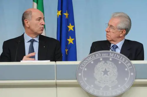 La farsa dei tagli alla spesa pubblica