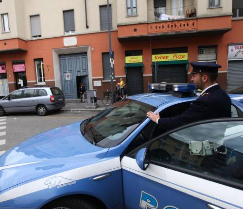 La lite davanti a casa: è caccia all’aggressore