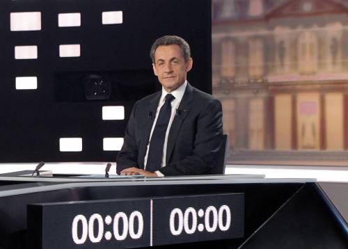 Sarkò azzanna Hollande in tv: "Non racconti barzellette"