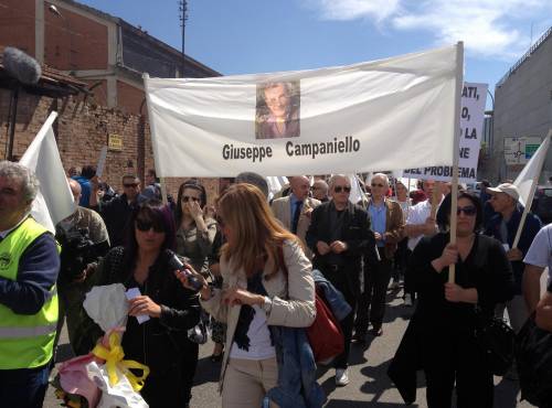 Imprenditori suicidi, il corteo delle vedove: "Noi siamo disperate"