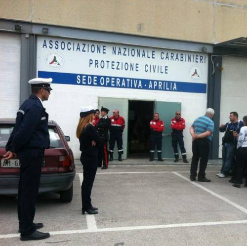 «Non sto bene, resto a casa» Si salva, ma il marito muore