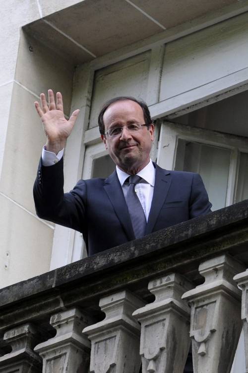 Hollande è già al lavoro per il nuovo governo E Sarkozy lascia la politica