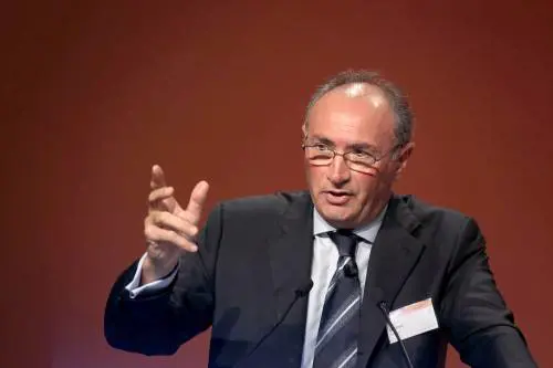 Unicredit, il 2012 fa crescere i profitti