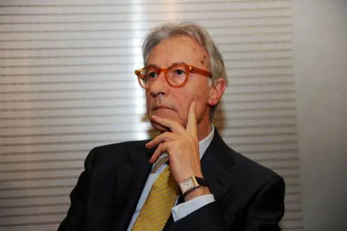 Scusate se non vi ho adulato abbastanza Ma a noi nessuno regala alloggi a Roma