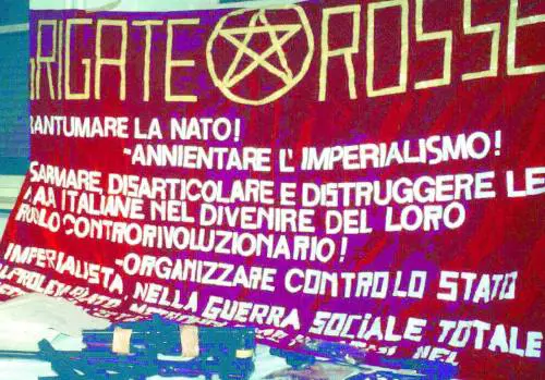 Slogan da Social Network  per giovani rivoluzionari