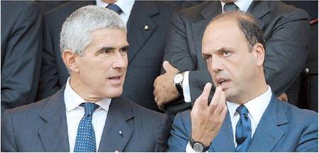 I pontieri di Pdl e Udc provano a riappacificare  Berlusconi e Casini