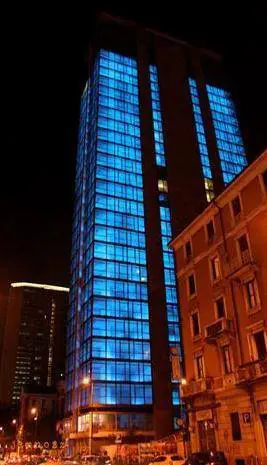 I radical chic benedicono Macao, il grattacielo occupato e tax free