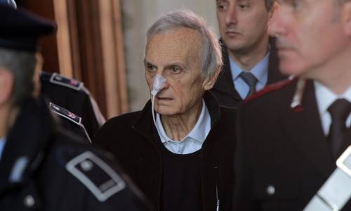 Parmalat, Tanzi in tribunale: ora si decide sui domiciliari La difesa: "Rischia la morte"