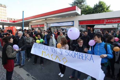 Torre Galfa sgomberata, Pisapia agli occupanti: "Vi diamo l'ex Ansaldo"