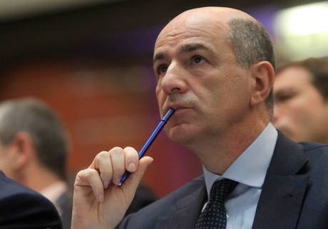 Passera: "L'euro può reggere anche senza la Grecia"