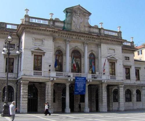 Pdl favorevole al voto agli stranieri e la Lega insorge