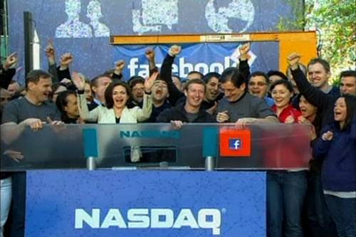Facebook debutta in Borsa Zuckerberg suona il gong Partenza sprint, poi rallenta