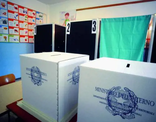 Rapallo e Chiavari:  «Prima del mare andate a votare»