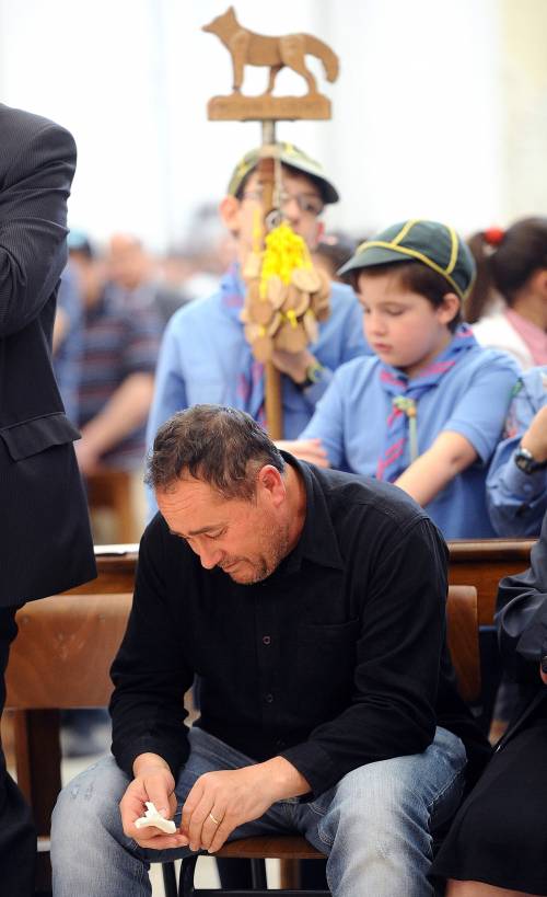 La disperazione e la speranza: i destini opposti dei due papà