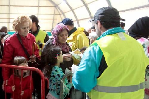 Sisma, gli islamici si rimboccano le maniche  E i cinesi non rinunciano a fare affari