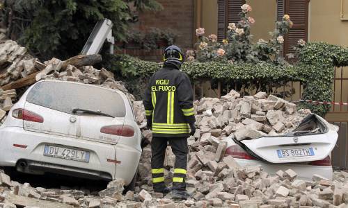 Gli sfollati al premier:  "Almeno toglici le tasse"