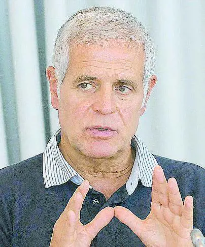 La Regione come un fortino Fuoco amico su Formigoni