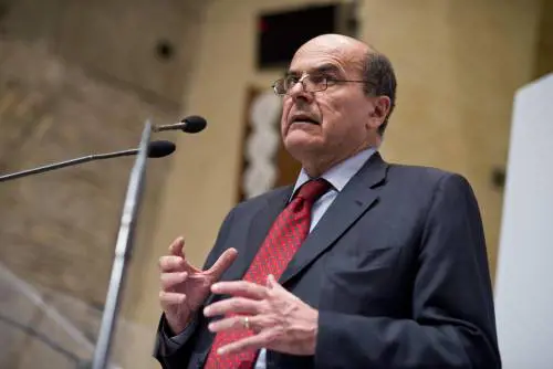 Bersani scappa. Ma mezzo Pd non lo segue