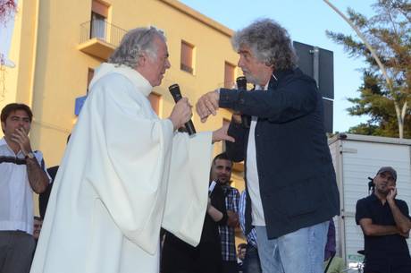 'Beppone' e don Camillo Grillo attacca la Chiesa e il parroco va a zittirlo