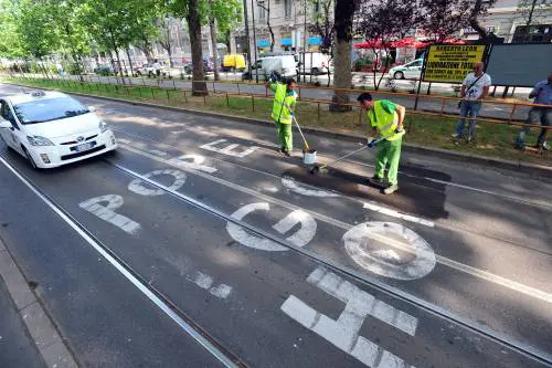 Minacce in centro a Milano: "Pioggia di piombo sul Papa" Ecco l'odio degli anarchici