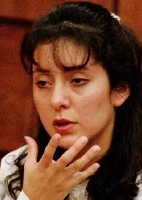 Il marito la tradisce Lei si vendica e lo sfregia con lolio bollente