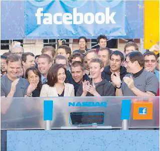 Facebook, l'ultima trovata:  il diario dei nostri figli che  ci illudiamo di poter spiare