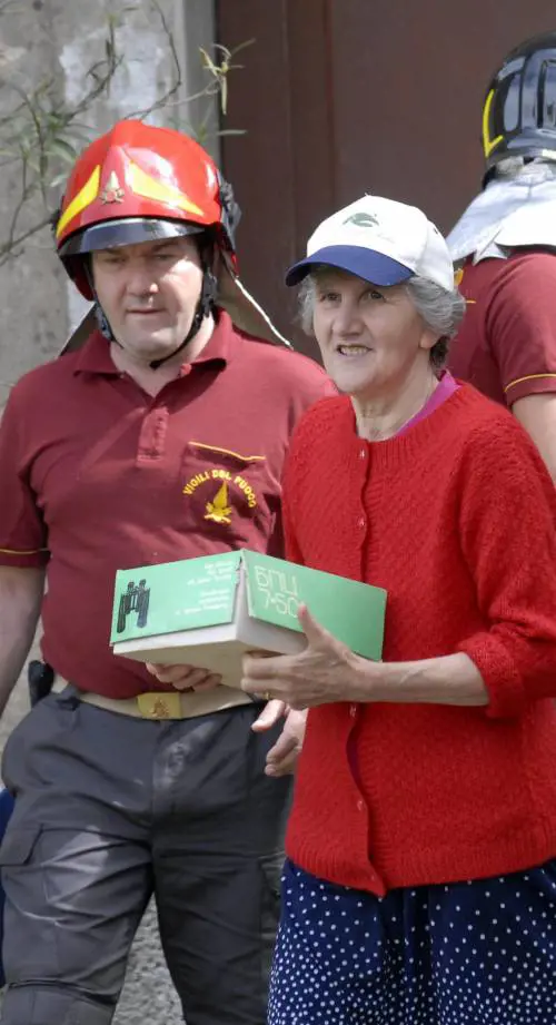 Il terremoto è in linea  Ecco che fine fanno  i soldi inviati via Sms