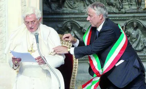 Coppie di fatto, indietro tutta Pisapia non firma il registro