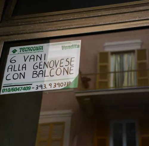 Non si comprano più case. Ma Doria alza l’Imu