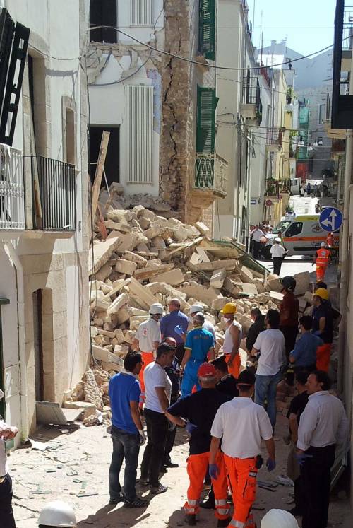 Fuga di gas a Conversano,  crollano due palazzine Morta famiglia italo-olandese