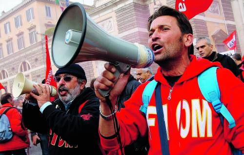 Articolo 18, Fiom in rivolta: dure contestazioni a Bersani
