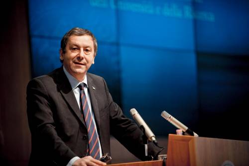 Ora Profumo sfida i partiti: "Fanno cadere il governo? Lo spieghino agli elettori..."