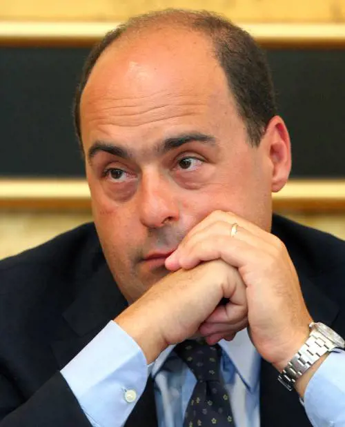 Zingaretti ha le mani bucate Già buttati 28 milioni di euro con il trucco dell’urgenza
