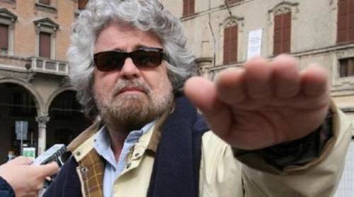Beppe Grillo fa l'offeso Al Financial Times: "Non sono Mussolini"
