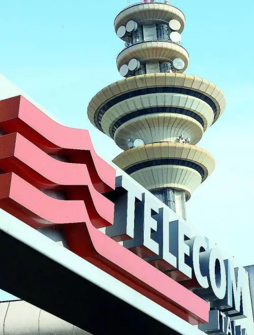 Telecom, rinvio a giudizio per gli ex Ruggiero e Luciani Il debito schiaccia il titolo