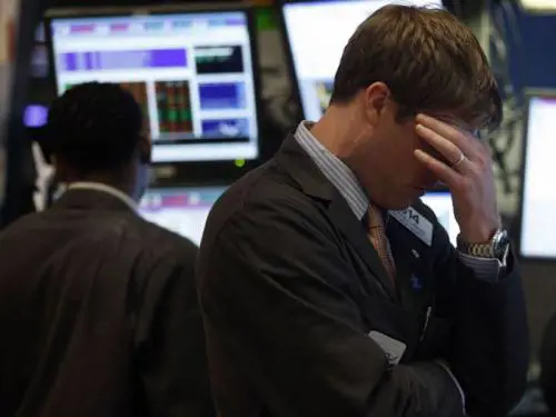 La Borsa in profondo rosso Ora il bersaglio è l'Italia