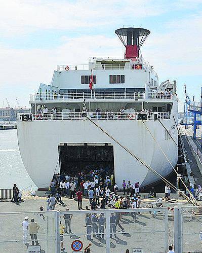 Navi dal Nord Africa, in porto si rischia la rivolta