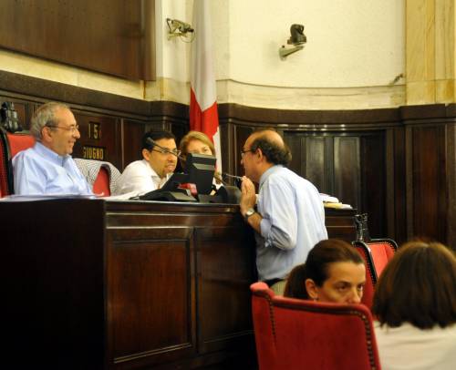 Le tasse trasformano il Comune in un ring