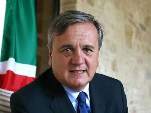 In Fiat decidono i giudici Sacconi: "Così rischiamo  che il Lingotto lasci l’Italia"